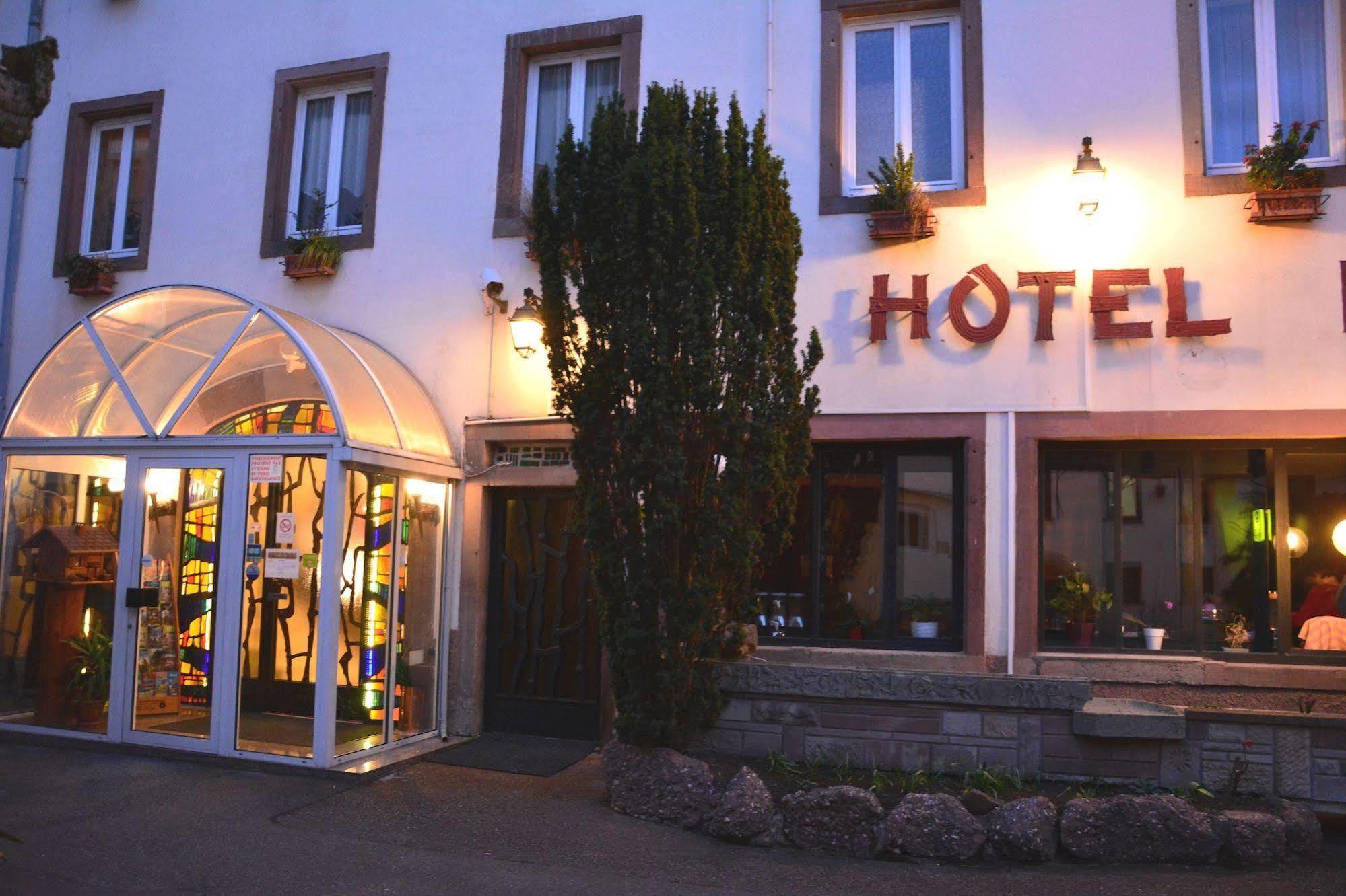 Logis Hôtel du Centre - Halte idéale en cyclotourisme avec garage à vélos clos Molsheim Exterior foto